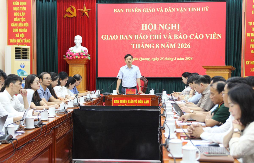 Đồng chí Phó Trưởng ban Thường trực Ban Tuyên giáo và Dân vận Tỉnh ủy Nguyễn Lam Sơn chủ trì hội nghị.