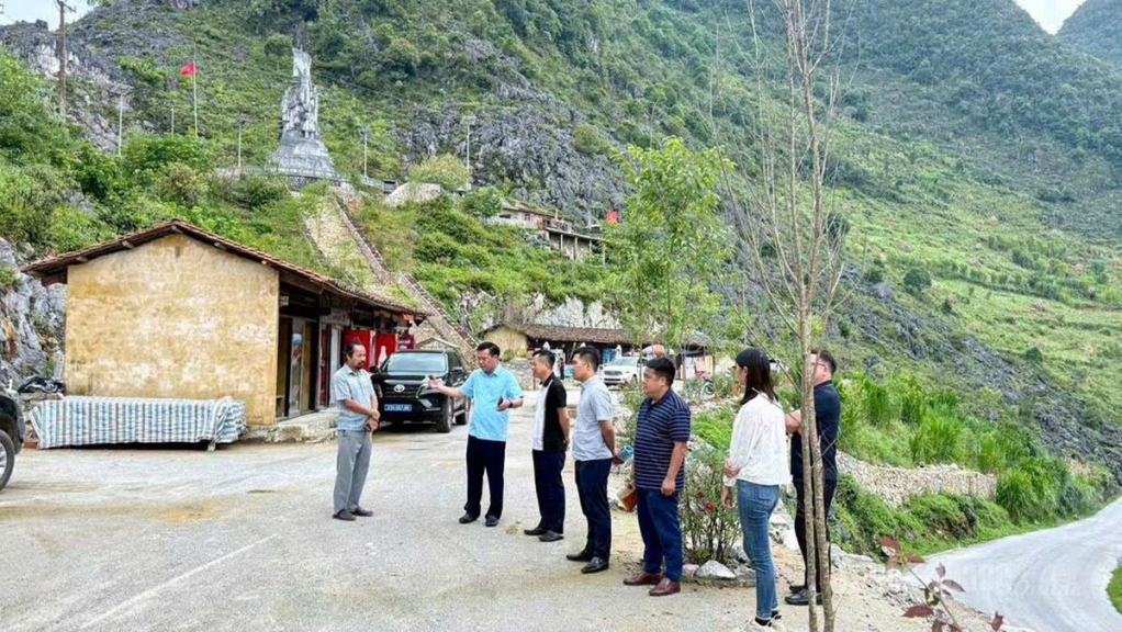  Lãnh đạo xã Đồng Văn kiểm tra cơ sở vật chất các điểm tham quan trên địa bàn để chuẩn bị đón khách  du lịch trong dịp nghỉ Lễ 2-9.