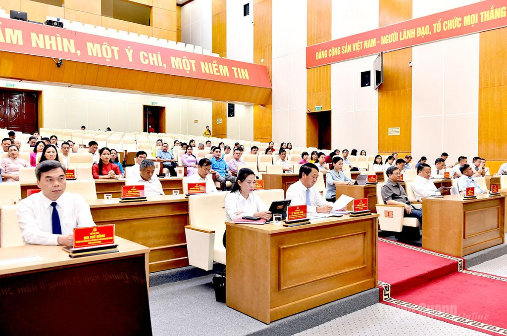 Các đại biểu dự hội nghị.