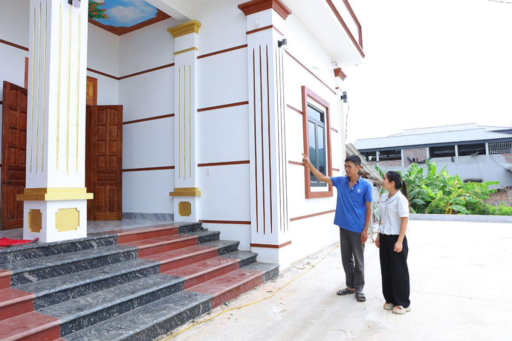 Từ nguồn vốn hỗ trợ, gia đình anh Nguyễn Văn Lượng, thôn Sùng Lễ đã có căn nhà kiên cố thay cho ngôi nhà cũ xuống cấp.