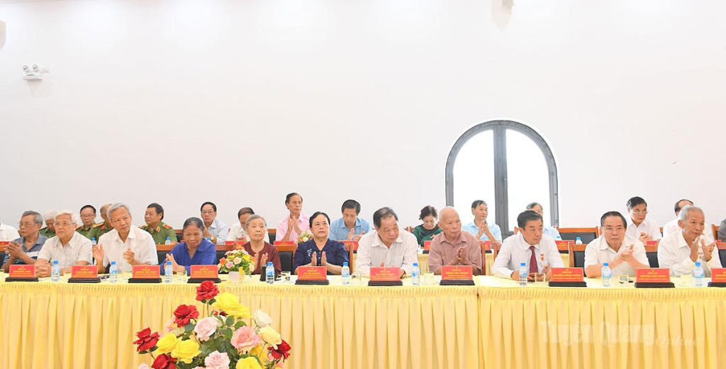 Các đại biểu dự buổi gặp mặt.
