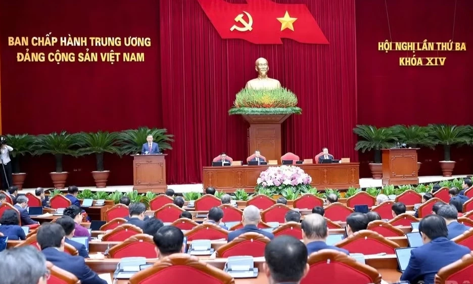 Ban h&agrave;nh nghị quyết về đổi mới m&ocirc; h&igrave;nh ph&aacute;t triển Việt Nam