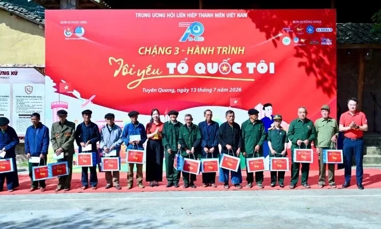 Thắp lửa t&igrave;nh y&ecirc;u Tổ quốc trong tim người trẻ