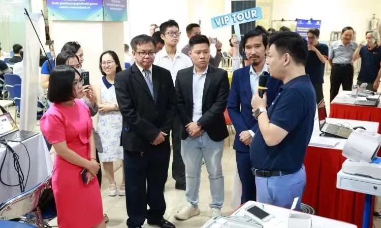 Kết nối c&ocirc;ng nghệ, x&acirc;y dựng hệ sinh th&aacute;i y tế th&ocirc;ng minh