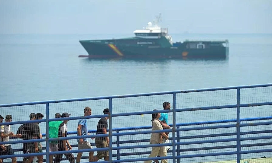 EU họp khẩn b&agrave;n c&aacute;ch kiểm so&aacute;t d&ograve;ng người di cư