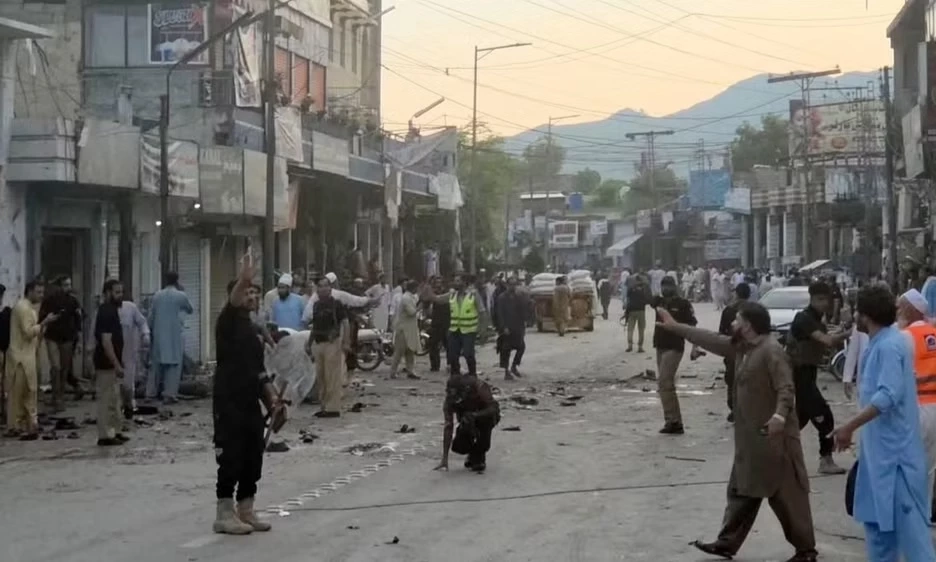Đ&aacute;nh bom liều chết tại Pakistan, h&agrave;ng chục người thương vong