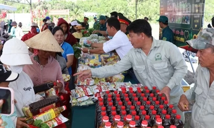 Lan tỏa nghĩa t&igrave;nh qu&acirc;n-d&acirc;n từ những &ldquo;Gian h&agrave;ng 0 đồng&rdquo;