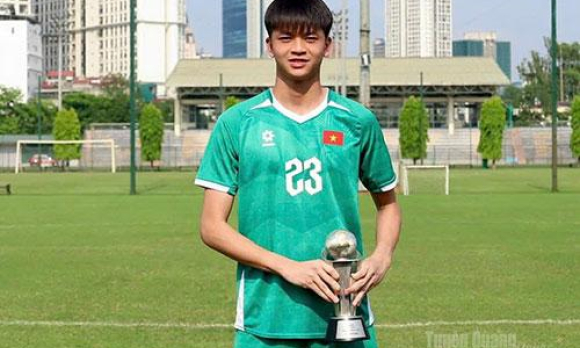 Thủ m&ocirc;n xuất sắc nhất Đ&ocirc;ng Nam &Aacute; tuổi 17