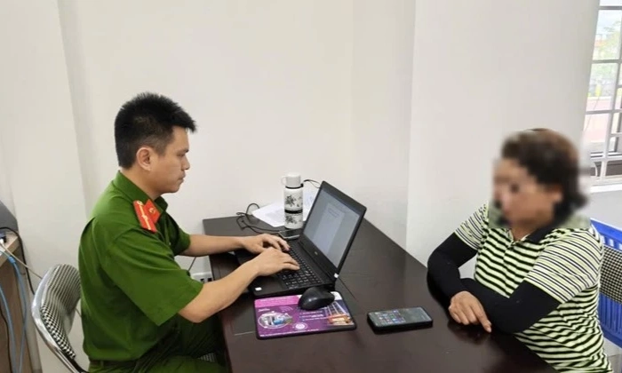 Cảnh b&aacute;o thủ đoạn giả danh c&ocirc;ng an, &eacute;p nạn nh&acirc;n tự c&ocirc; lập để lừa đảo