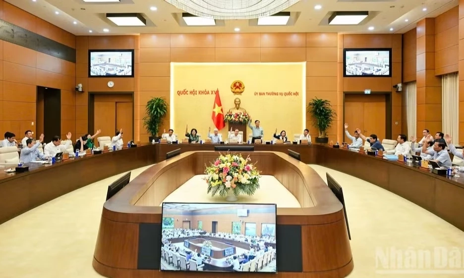 Thống nhất tr&igrave;nh Quốc hội xem x&eacute;t, th&ocirc;ng qua việc th&agrave;nh lập th&agrave;nh phố Quảng Ninh, th&agrave;nh phố Bắc Ninh