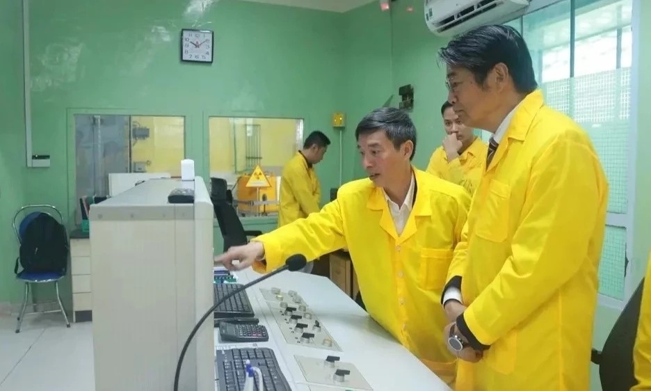Điện hạt nh&acirc;n: X&acirc;y năng lực quốc gia trước khi x&acirc;y nh&agrave; m&aacute;y