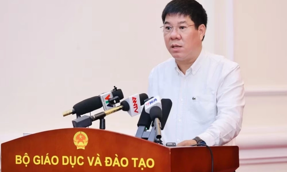 Bộ Gi&aacute;o dục v&agrave; Đ&agrave;o tạo l&yacute; giải việc tổ chức thi lại cho th&iacute; sinh Tuy&ecirc;n Quang m&agrave; kh&ocirc;ng &aacute;p dụng cho th&iacute; sinh Quảng Trị