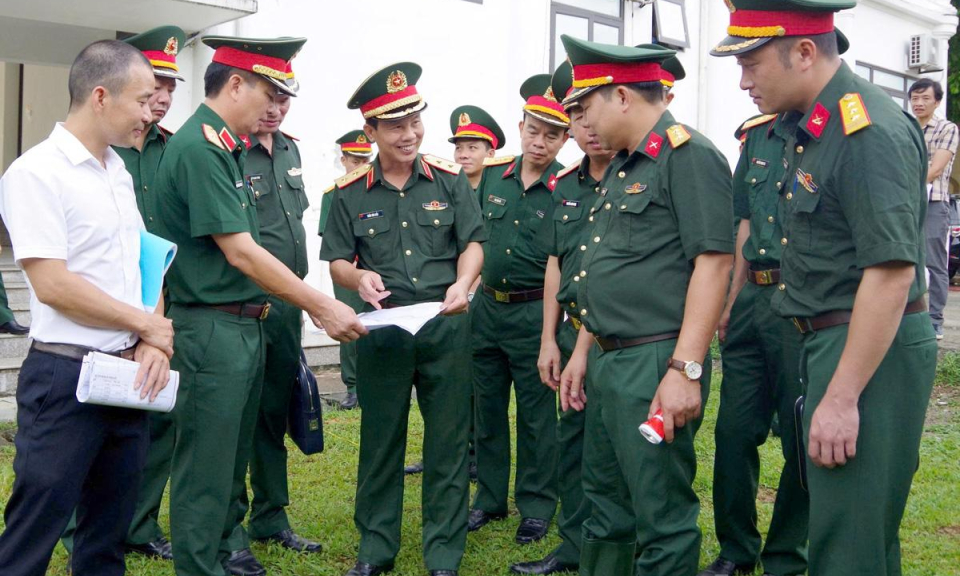 Tư lệnh Qu&acirc;n khu 2 Trần Văn Bắc kiểm tra c&ocirc;ng t&aacute;c quy hoạch x&acirc;y dựng doanh trại Bộ CHQS tỉnh
