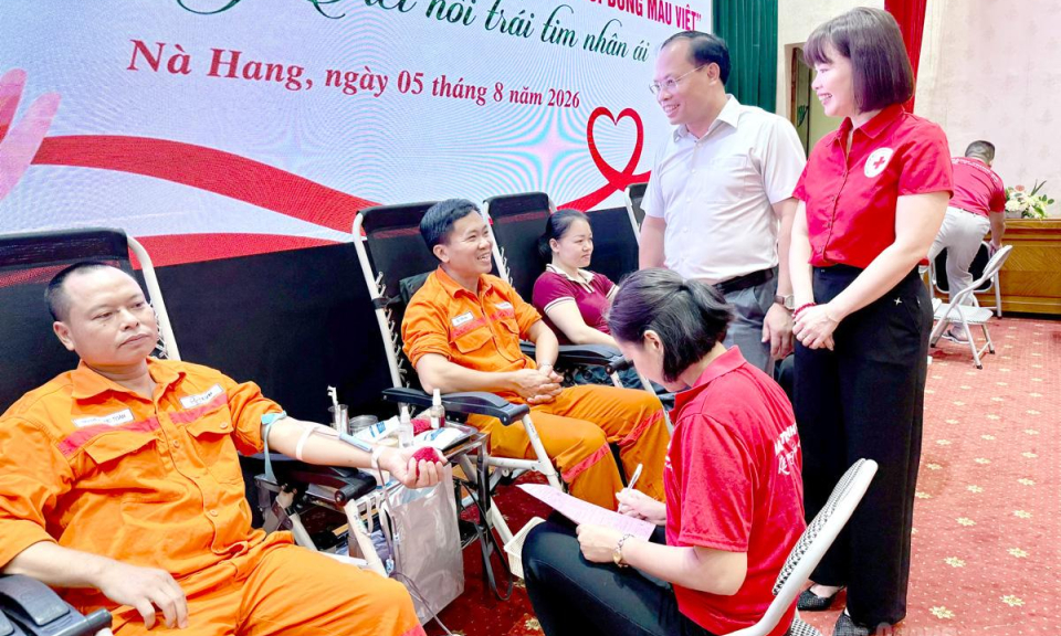 Hơn 600 t&igrave;nh nguyện vi&ecirc;n tham gia Ng&agrave;y hội hiến m&aacute;u tại x&atilde; N&agrave; Hang