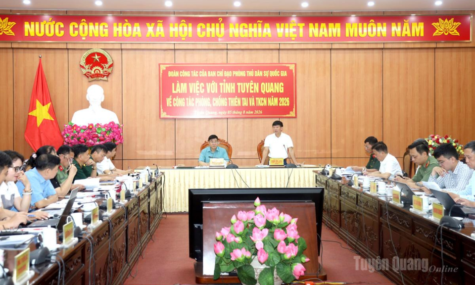 Đo&agrave;n c&ocirc;ng t&aacute;c Ban Chỉ đạo Ph&ograve;ng thủ d&acirc;n sự quốc gia l&agrave;m việc với tỉnh Tuy&ecirc;n Quang về c&ocirc;ng t&aacute;c ph&ograve;ng, chống thi&ecirc;n tai