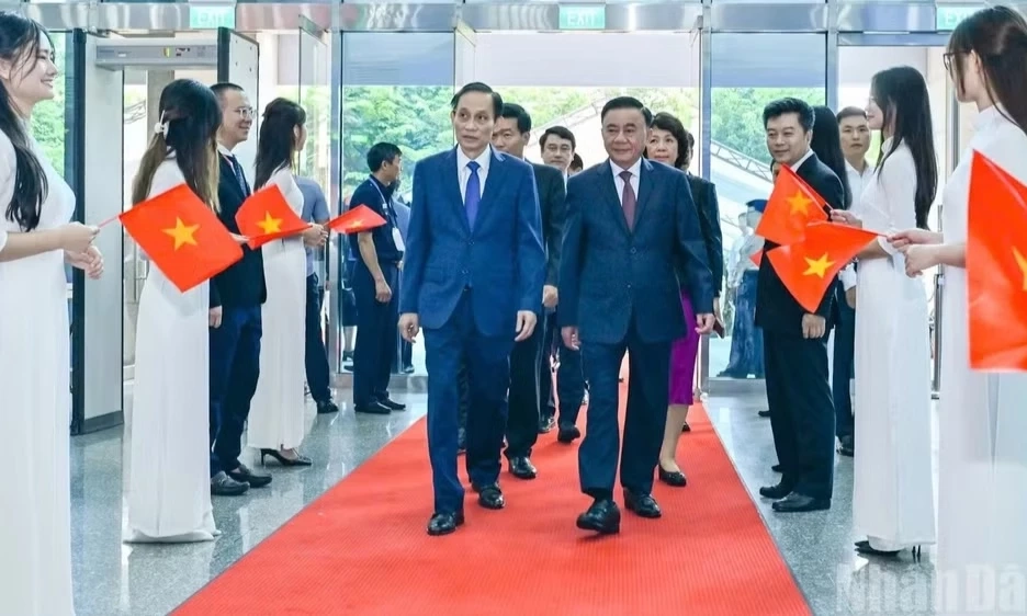 Ph&aacute;t huy sức mạnh tổng hợp, thực hiện hiệu quả mục ti&ecirc;u đối ngoại của đất nước