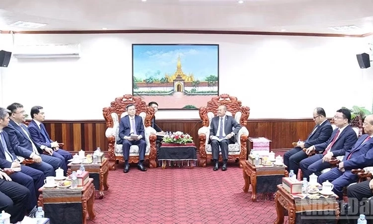 Việt Nam-L&agrave;o tăng cường hợp t&aacute;c l&yacute; luận ch&iacute;nh trị giữa hai Đảng