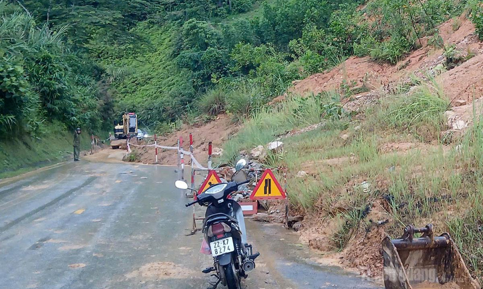 Sạt lở nghi&ecirc;m trọng tại tuyến đường Km 20 Trung Sơn - H&ugrave;ng Lợi