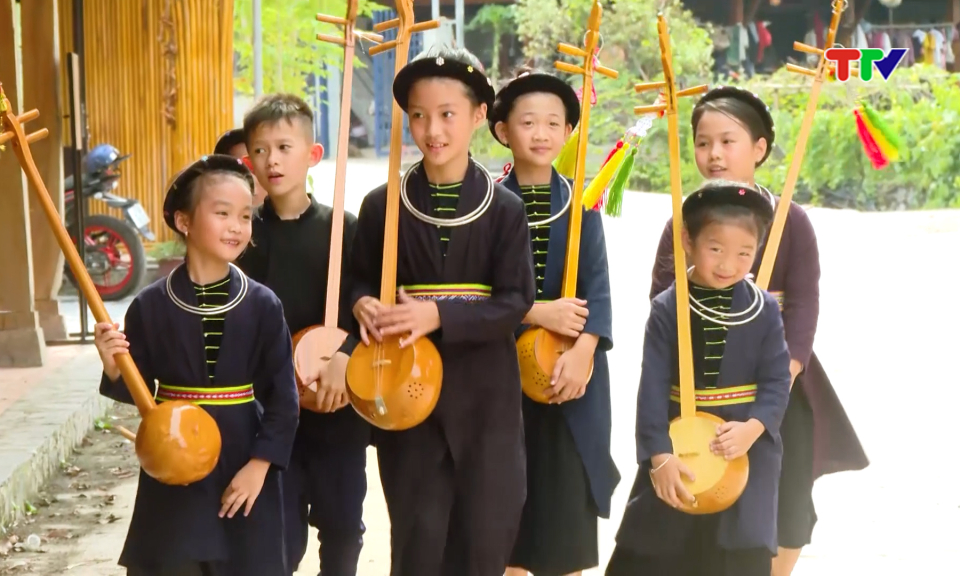 Nghề v&agrave; l&agrave;ng nghề| Nghề may trang phục truyền thống của người T&agrave;y "Ba Phương"