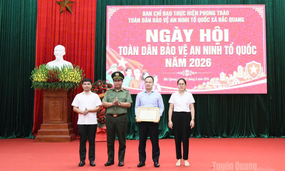 Gi&aacute;m đốc C&ocirc;ng an tỉnh Nguyễn Đức Thuận dự Ng&agrave;y hội To&agrave;n d&acirc;n bảo vệ an ninh Tổ quốc năm 2026 x&atilde; Bắc Quang