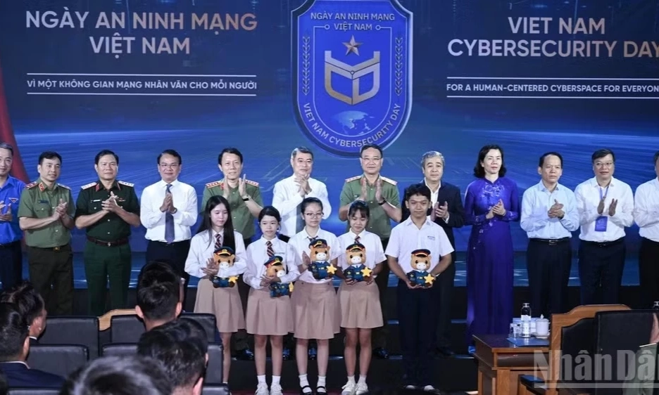 V&igrave; một kh&ocirc;ng gian mạng nh&acirc;n văn cho mỗi người