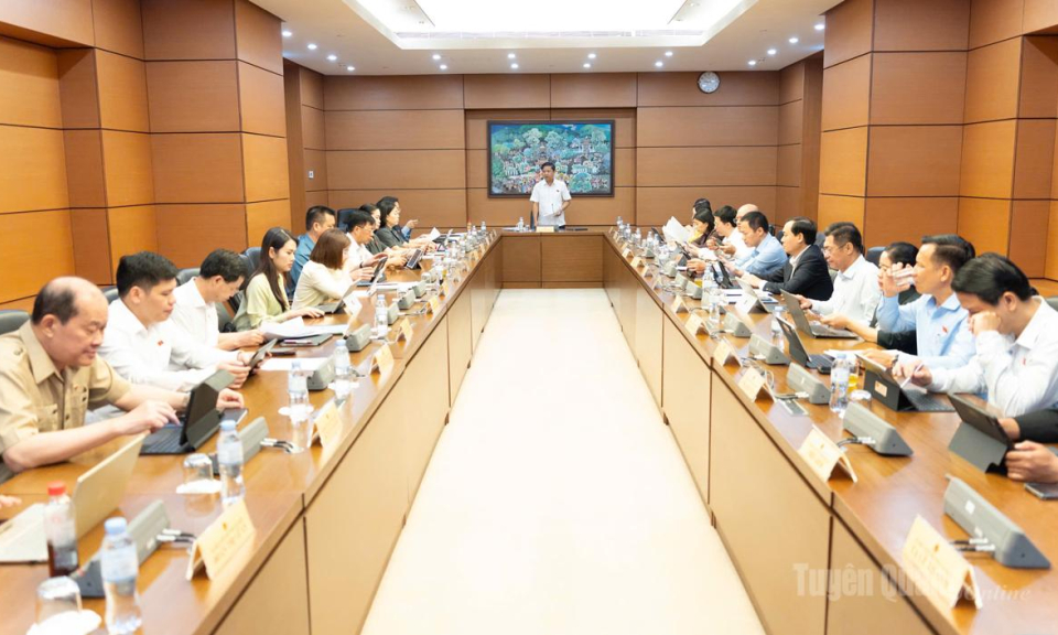 Đo&agrave;n ĐBQH tỉnh tham gia thảo luận, g&oacute;p &yacute; v&agrave;o c&aacute;c nghị quyết quan trọng của Quốc hội