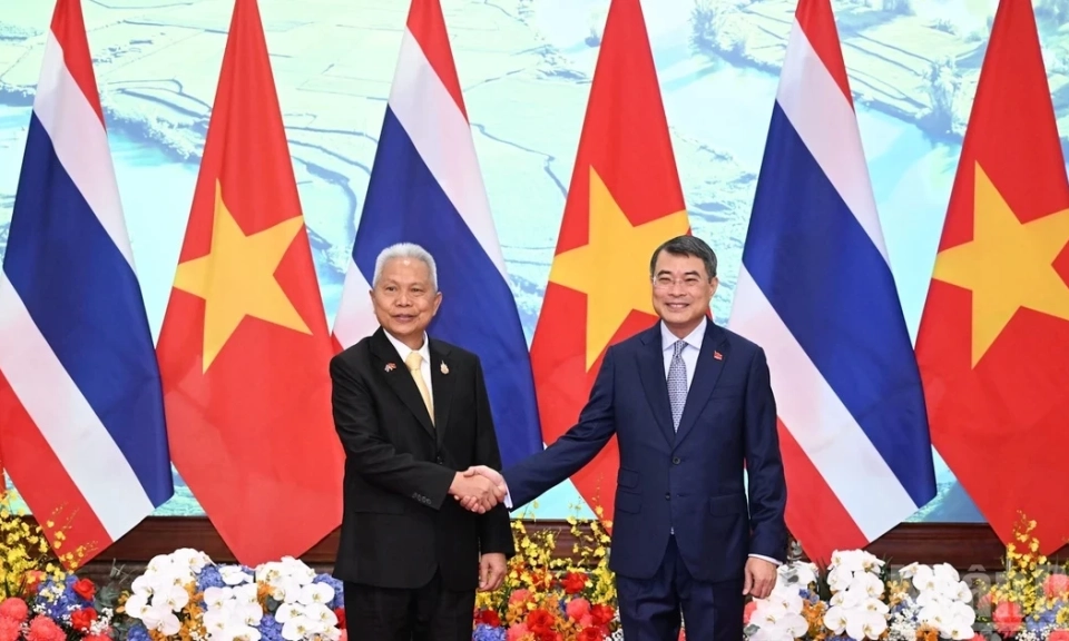 [Ảnh] Thủ tướng L&ecirc; Minh Hưng hội kiến Chủ tịch Quốc hội ki&ecirc;m Chủ tịch Hạ viện Vương quốc Th&aacute;i Lan Sophon Zaram