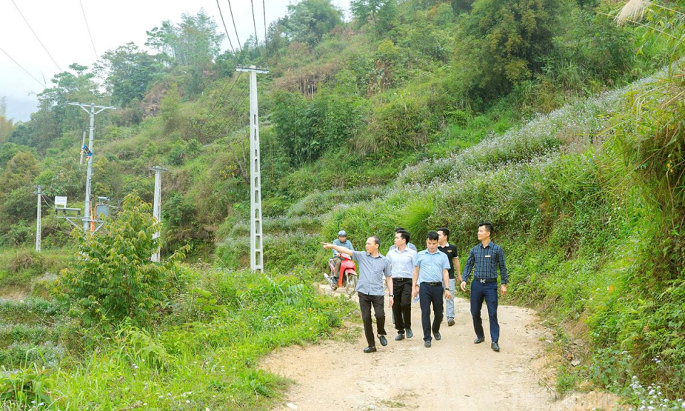 Sức bật v&ugrave;ng đồng b&agrave;o d&acirc;n tộc thiểu số