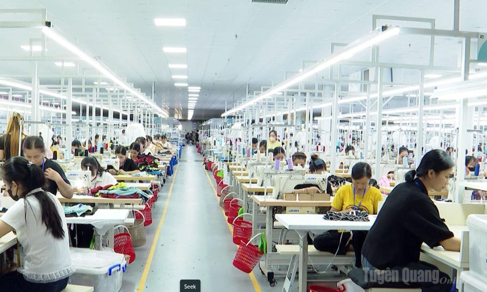 Khơi d&ograve;ng đầu tư v&agrave;o c&aacute;c khu c&ocirc;ng nghiệp