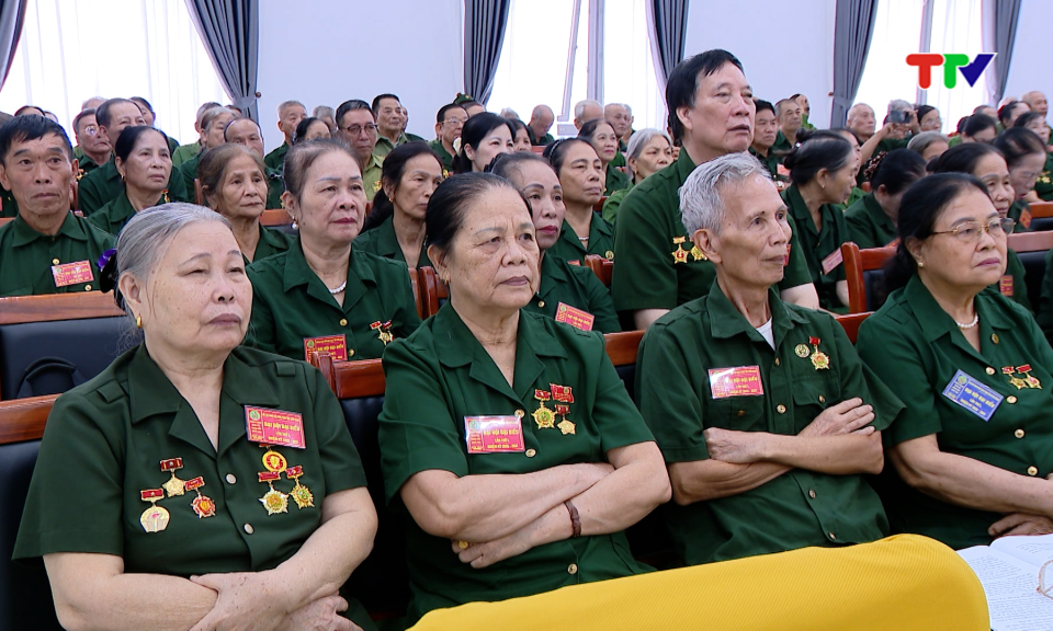 Ph&aacute;t huy truyền thống anh h&ugrave;ng, x&acirc;y dựng Hội Cựu Thanh ni&ecirc;n xung phong vững mạnh.