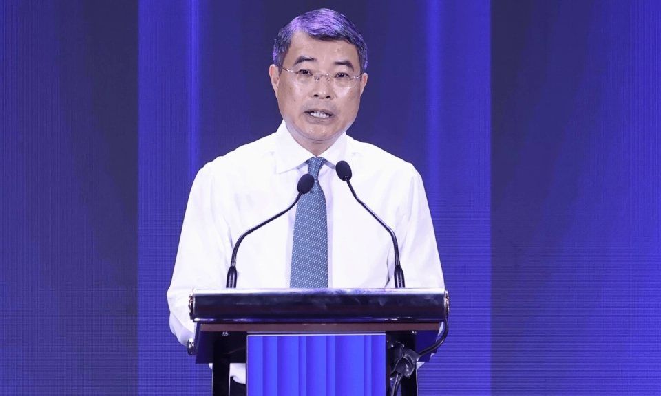 Thủ tướng L&ecirc; Minh Hưng: X&acirc;y dựng kh&ocirc;ng gian mạng an to&agrave;n, tin cậy v&agrave; nh&acirc;n văn