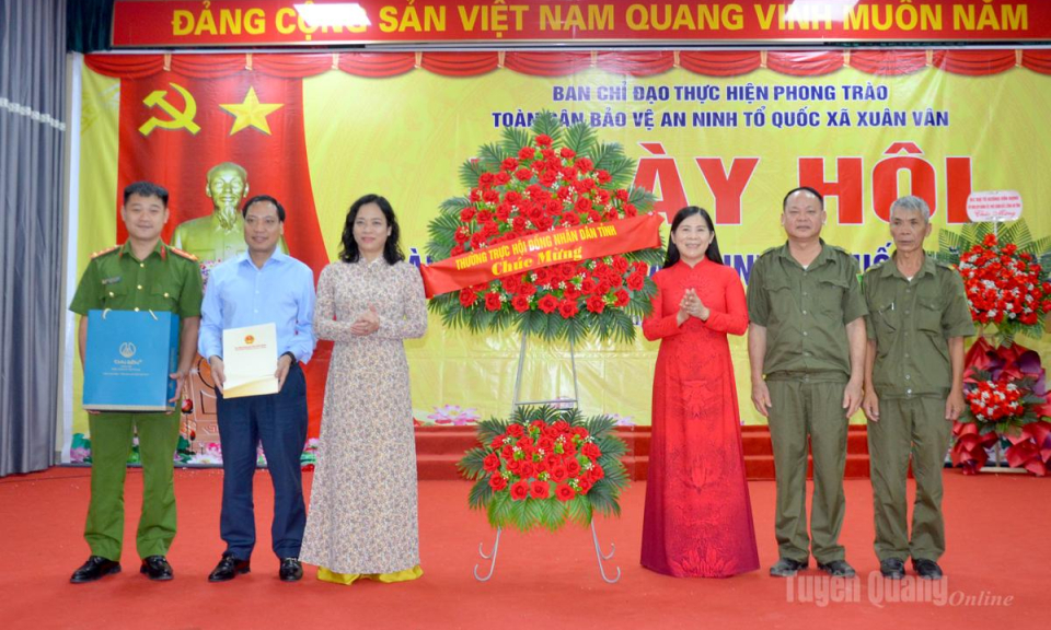 Ph&oacute; Chủ tịch HĐND tỉnh L&ecirc; Thị Thanh Tr&agrave; dự Ng&agrave;y hội To&agrave;n d&acirc;n bảo vệ an ninh Tổ quốc năm 2026 x&atilde; Xu&acirc;n V&acirc;n