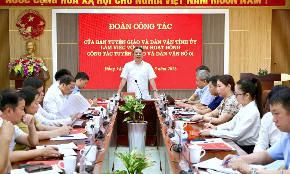 Đo&agrave;n c&ocirc;ng t&aacute;c của Ban Tuy&ecirc;n gi&aacute;o v&agrave; D&acirc;n vận Tỉnh ủy l&agrave;m việc với Cụm hoạt động v&agrave; thi đua số 1