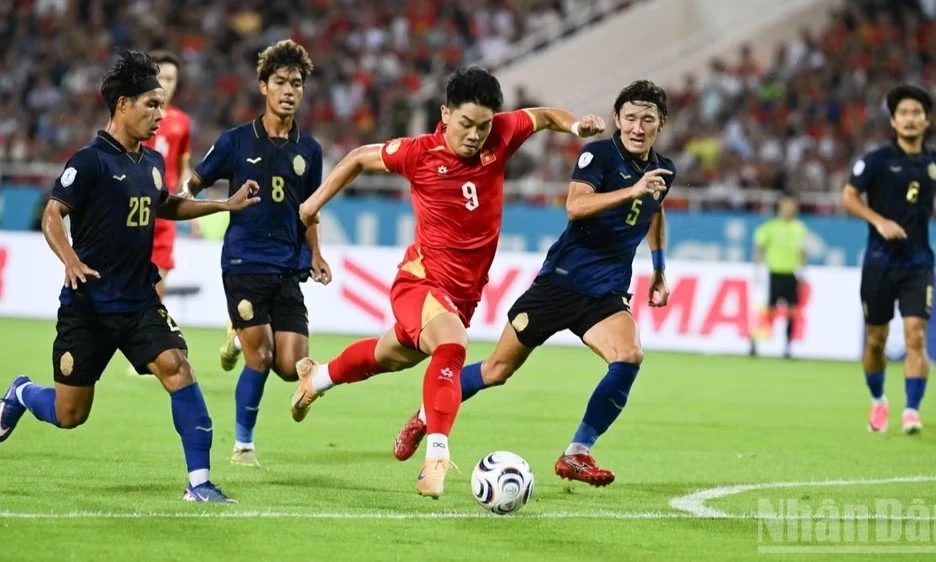 Thắng 3-1 Campuchia, đội tuyển Việt Nam v&agrave;o b&aacute;n kết với vị tr&iacute; nhất bảng