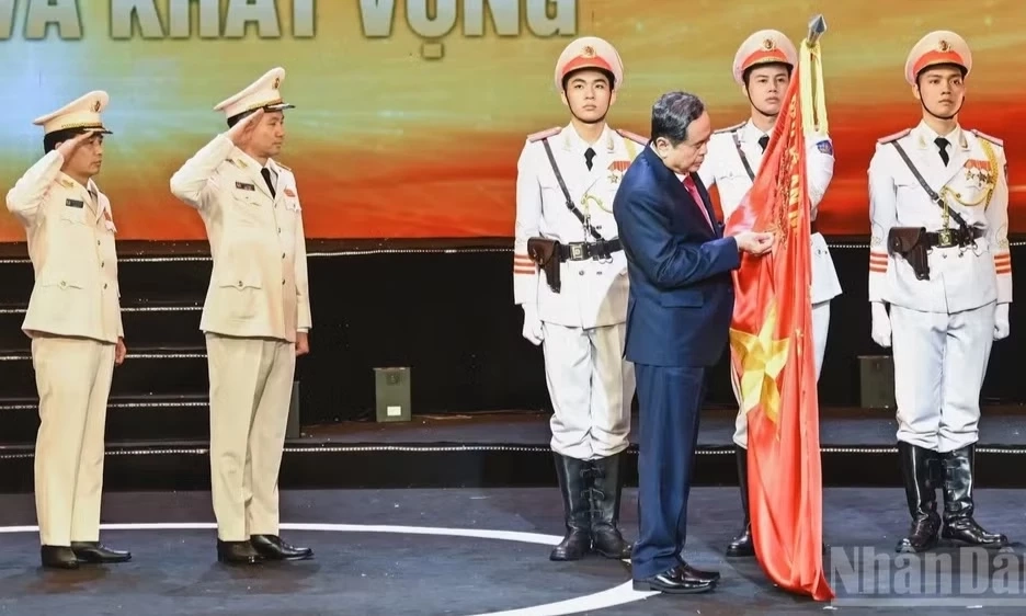 Xứng đ&aacute;ng l&agrave; &ldquo;thanh bảo kiếm sắc b&eacute;n&rdquo; trong đấu tranh ph&ograve;ng, chống tội phạm