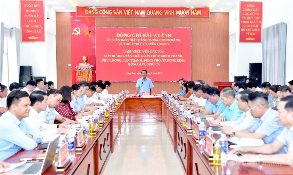 B&iacute; thư Tỉnh ủy Hầu A Lềnh l&agrave;m việc với 10 x&atilde; khu vực ph&iacute;a Nam của tỉnh