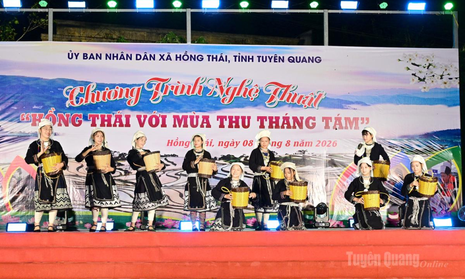 Chương tr&igrave;nh nghệ thuật &ldquo;Hồng Th&aacute;i với M&ugrave;a thu Th&aacute;ng T&aacute;m&rdquo;