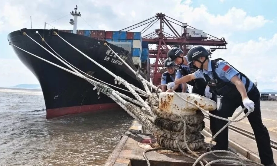 Trung Quốc, Nhật Bản ứng ph&oacute; b&atilde;o Dolphin
