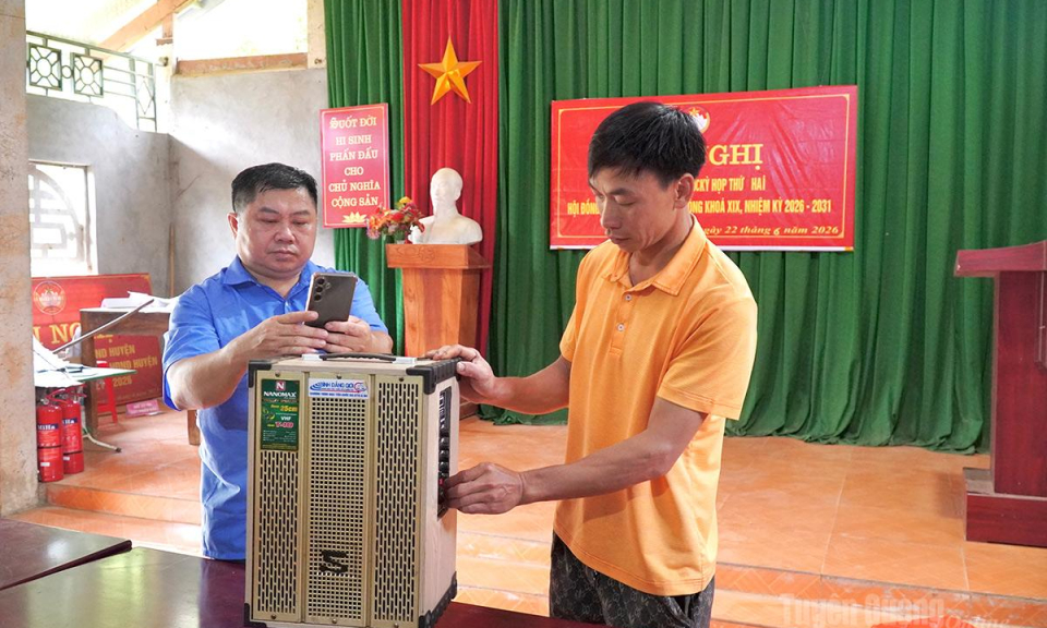 Tăng cường tuy&ecirc;n truyền, giảm ngh&egrave;o th&ocirc;ng tin ở Thượng N&ocirc;ng