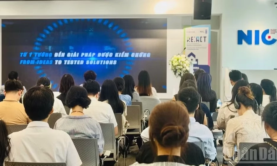 Thử th&aacute;ch thanh ni&ecirc;n đổi mới s&aacute;ng tạo v&igrave; cộng đồng bền vững