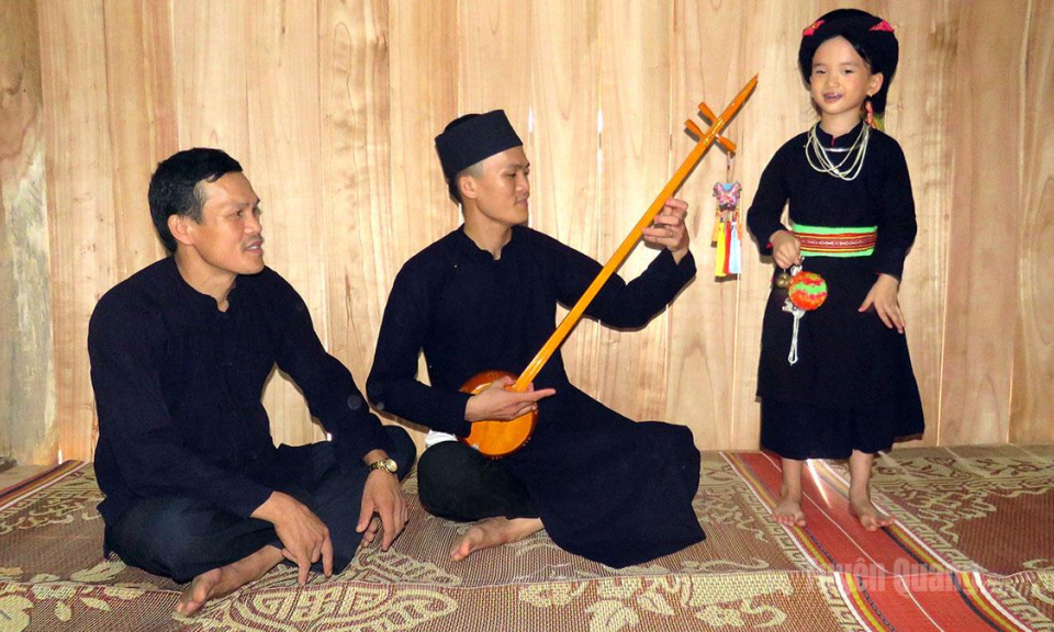 Nhịp Then nối ba thế hệ