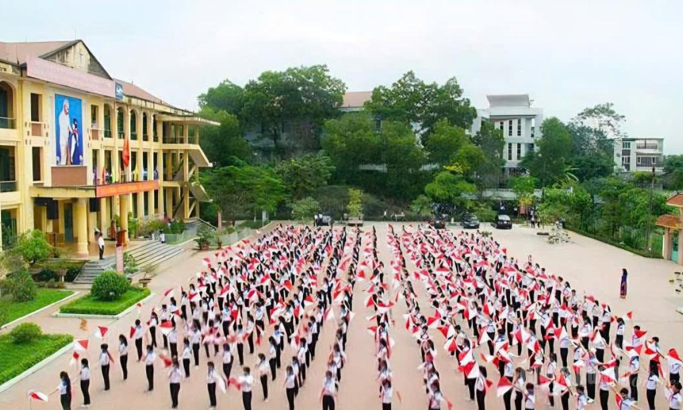Khẩn trương sắp xếp trường học