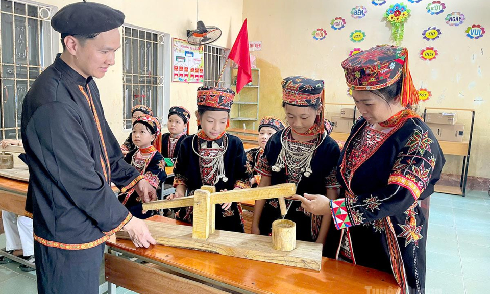 Đưa kh&ocirc;ng gian văn h&oacute;a d&acirc;n tộc v&agrave;o trường học