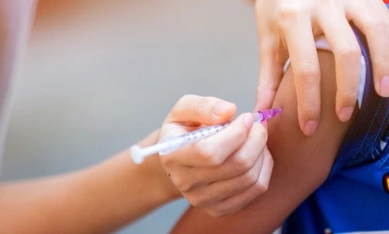 Tổng thống Trump k&yacute; sắc lệnh thu hẹp khuyến nghị vaccine trẻ em tại Mỹ