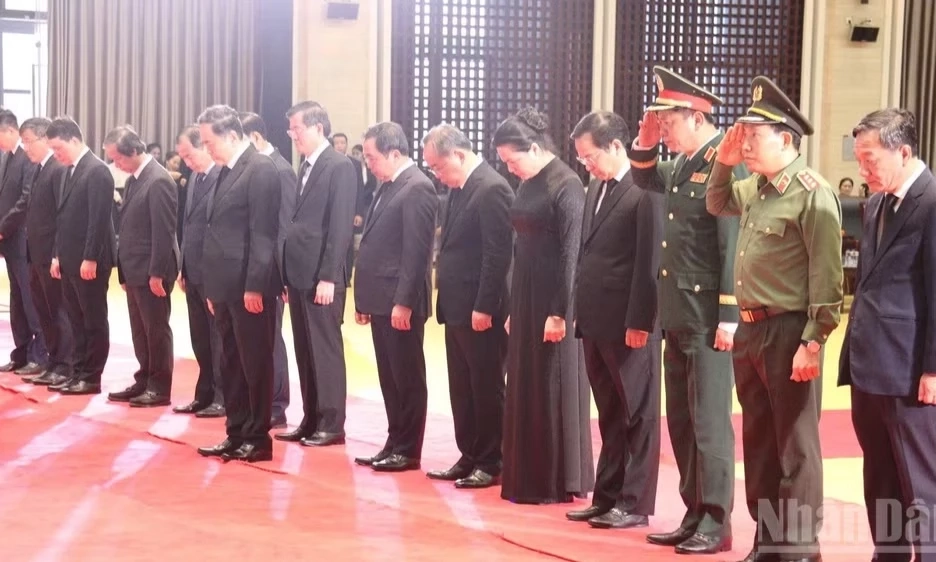 Nh&agrave; l&atilde;nh đạo xuất sắc lu&ocirc;n t&acirc;m huyết vun đắp mối quan hệ đặc biệt L&agrave;o-Việt Nam