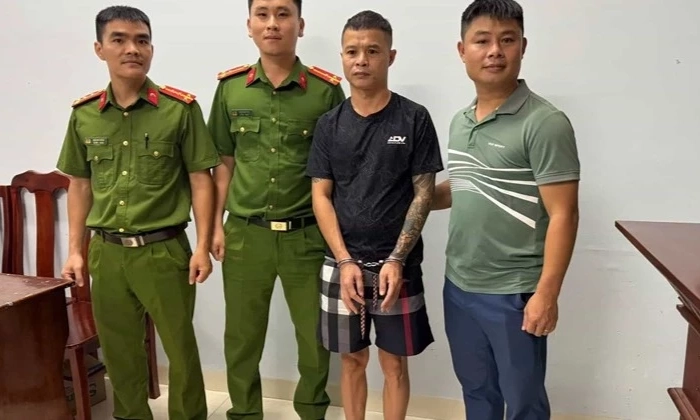 Bắt giữ đối tượng truy n&atilde; tội đ&aacute;nh bạc lẩn trốn tại nh&agrave; trọ