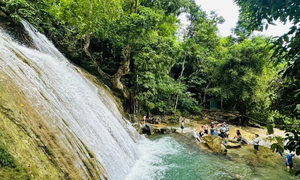 Th&aacute;c Khuổi Nhi - &ldquo;vi&ecirc;n ngọc xanh&rdquo; tr&ecirc;n tuyến du lịch H&agrave; Nội - Tuy&ecirc;n Quang