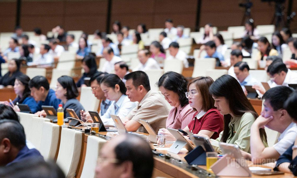 Đo&agrave;n ĐBQH tỉnh Tuy&ecirc;n Quang: Mang hơi thở thực tiễn cơ sở đến nghị trường