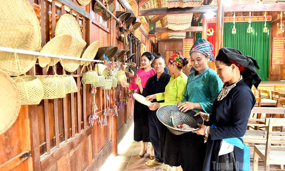 Đổi mới d&acirc;n vận theo hướng gần D&acirc;n
