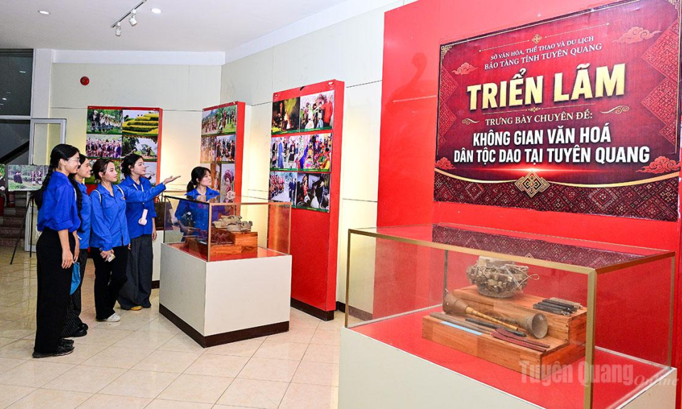 Sống động kh&ocirc;ng gian văn ho&aacute; Dao xứ Tuy&ecirc;n